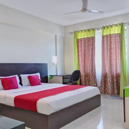 Oyo 11683 Hotel Ymca Bangalore Exteriör bild