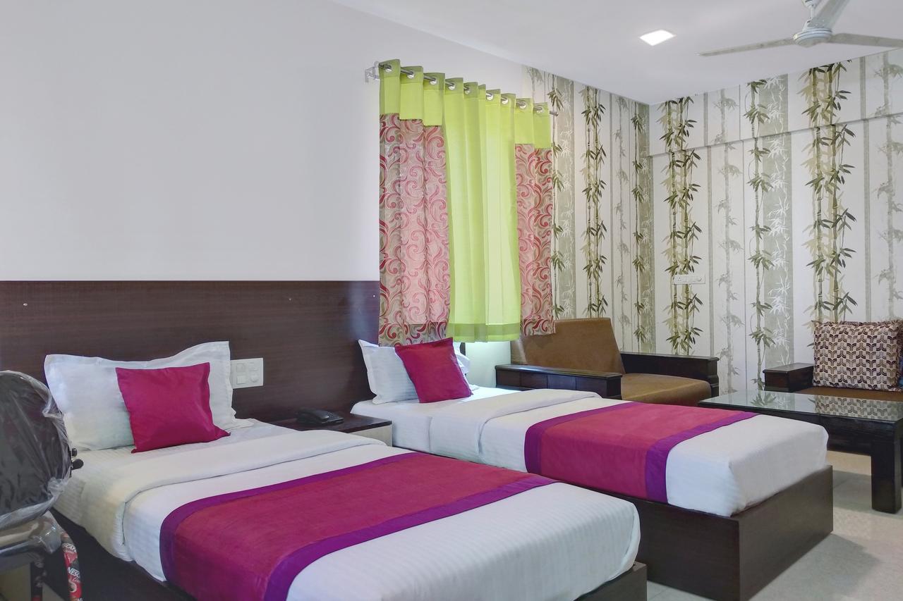 Oyo 11683 Hotel Ymca Bangalore Exteriör bild